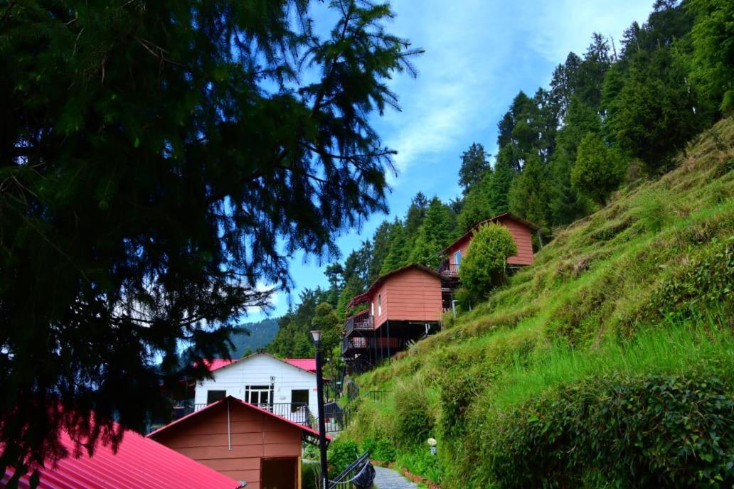 Aamod Resorts Dalhousie ! Luxury Cottage Resort Екстериор снимка